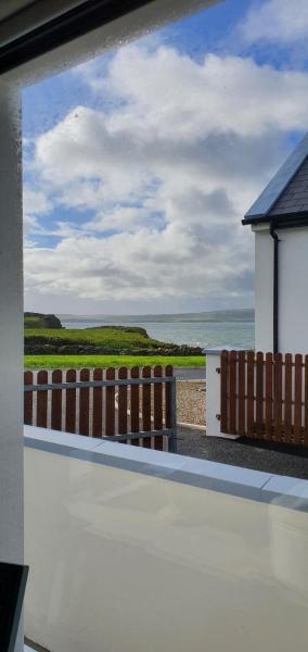 Beside the sea & minutes from Cliffs-Clahane Shore Lodge